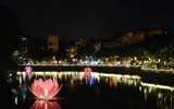 Ngắm Hồ Văn lung linh trong đêm